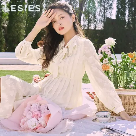 LESIES蓝色倾情春夏新款女装荷叶边领百褶剪花长袖淑女连衣裙图片