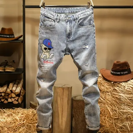 高端图案刺绣牛仔裤男士弹力修身小脚裤浅蓝色潮牌破洞百搭长裤子图片