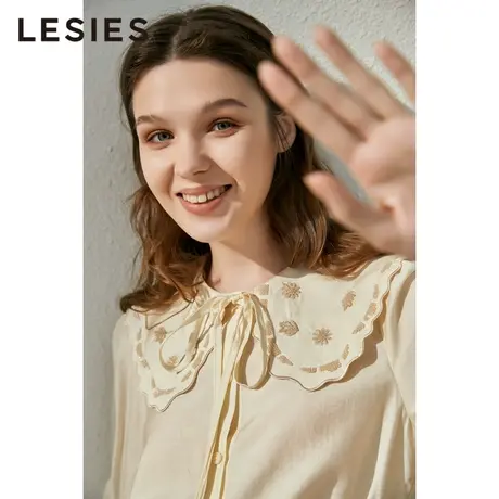 蓝色倾情春夏季女装新款 米色珠管绣花瓣娃娃领柔软长袖上衣衬衫商品大图