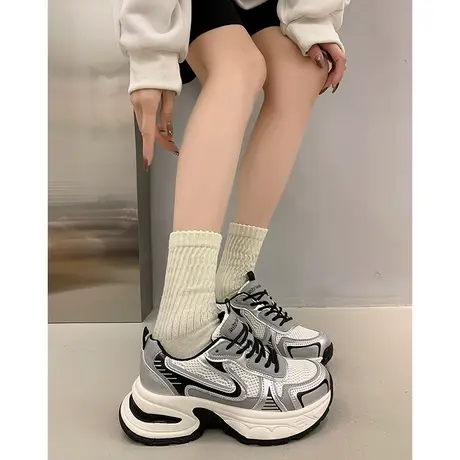 今年流行的老爹鞋女款2023新款秋冬巴黎银色显脚小炸街休闲运动鞋图片