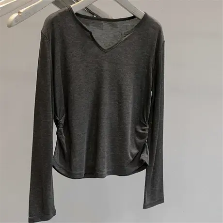 划重点推荐~2023秋季新款简约纯色V领收腰显瘦长袖T恤打底衫女图片