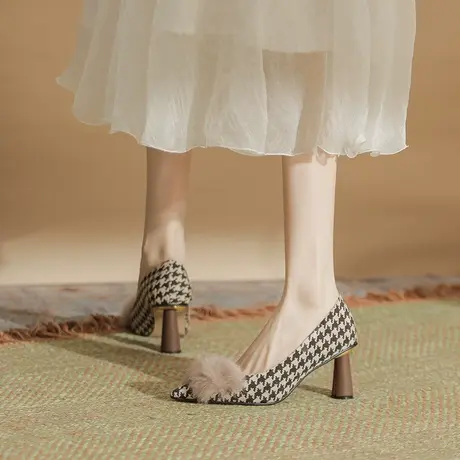 气质毛毛高跟鞋女2024秋冬新款千鸟格复古尖头加绒细跟单鞋工作鞋图片