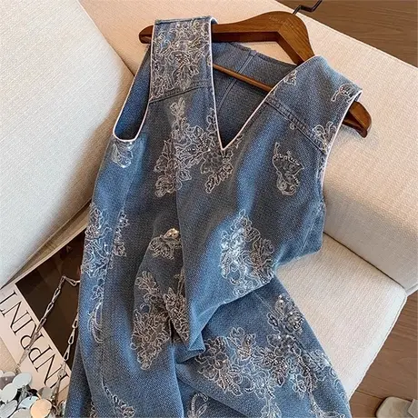 爵莱菲大码重工刺绣钉珠v领牛仔连衣裙女夏季新款高级感时尚气质商品大图