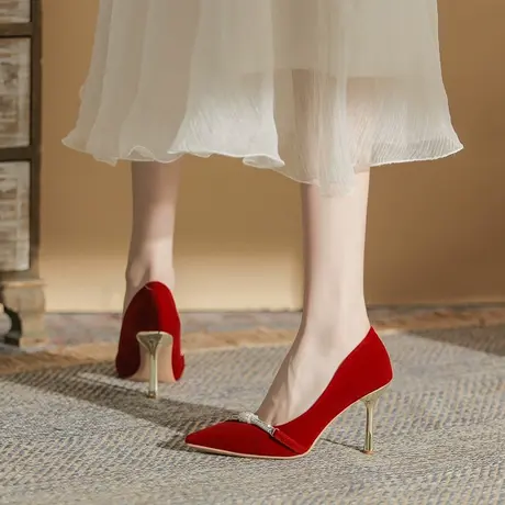 酒红色高跟鞋婚鞋新娘鞋2024新款珍珠水钻高级感缎面尖头气质单鞋图片