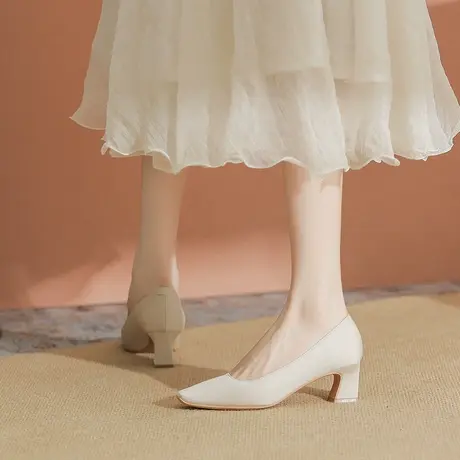 高跟鞋女粗跟2024年春秋新款方头中跟不累脚软皮通勤职业工作单鞋图片