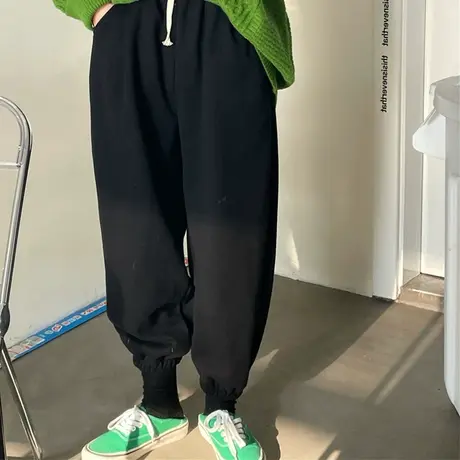 红续黑色加绒保暖运动休闲裤女学院风百搭秋冬新款松紧腰束脚裤图片