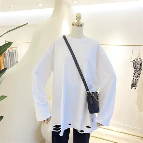 长袖t恤女秋冬2020新款韩版ins潮下摆不规则破洞宽松中长款打底衫商品大图