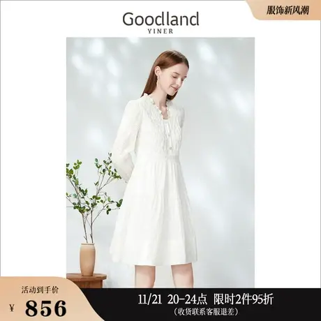 Goodland美地女装2023春季白色木耳花边 V领珠扣菱格纹连衣裙图片