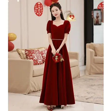 敬酒服新娘2023新款酒红色订婚礼服女夏季高级感丝绒连衣裙长款图片