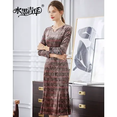 【1件7.9折】冬装新品女装长袖修身一步裙气质时尚丝绒印花连衣裙商品大图