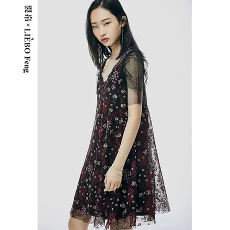 裂帛LIEBOFeng2023年新款刺绣铆钉蕾丝v领泡泡袖时尚连衣裙女图片