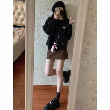 巨好看的黑色短款圆领卫衣女2025新款小个子秋冬加绒加厚女士上衣商品大图