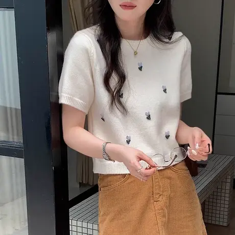 温柔风针织短袖上衣女2025早秋新款圆领显瘦百搭软糯时尚花朵毛衣商品大图