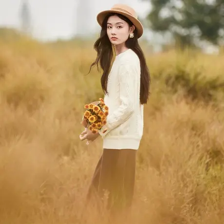 【惊喜直降】香影毛衣女秋冬2023年新款米色长袖套头宽松麻花慵懒商品大图