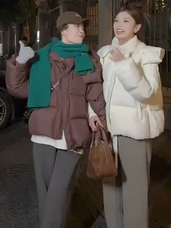 欧洲站连帽白鸭绒羽绒服女2023冬季新款宽松时尚保暖面包服外套潮商品大图