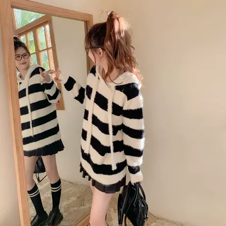 othermix黑白条纹撞色毛衣女2023秋冬新款抽绳连帽套头短款针织衫商品大图