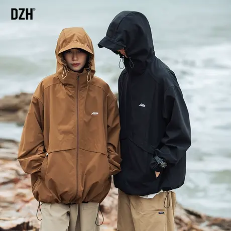 情侣冲锋衣外套男士户外登山服男款连帽飞行夹克2023新款旅游穿搭图片