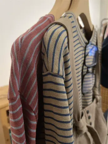 条纹控 拼接撞色纸片人显瘦百搭圆领套头长袖t恤女2023秋装新款商品大图