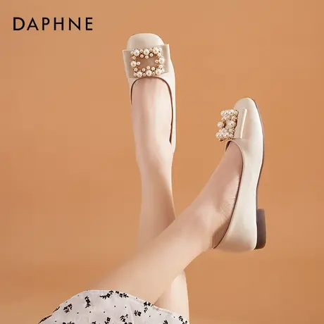 达芙妮粗跟单鞋女平底2021新款浅口奶奶鞋女复古方头低跟珍珠百搭图片