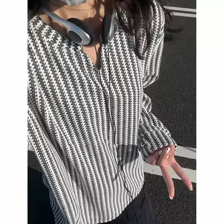 小香风v领长袖t恤男秋季黑白拼色条纹打底衫松弛感宽松情侣上衣潮图片