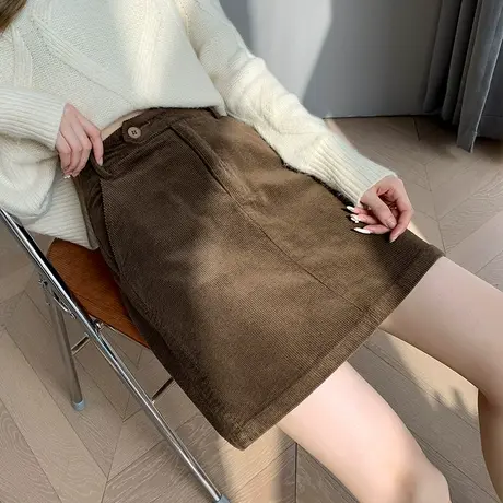 咖啡色灯芯绒半身裙女2023年秋冬新款高腰显瘦宽松休闲包臀短裙子图片