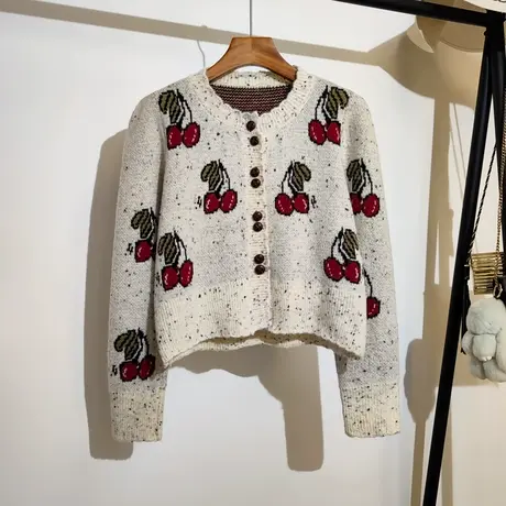 学院风针织开衫女秋冬新款韩版时尚甜美樱桃提花长袖短款毛衣外套图片
