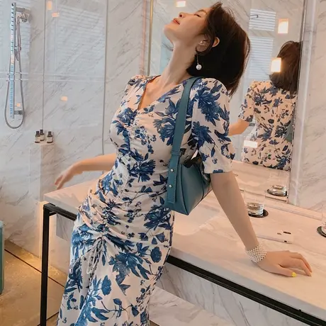 蓝色气质雪纺鱼尾裙夏季2024新款V领性感褶皱东大门碎花连衣裙商品大图