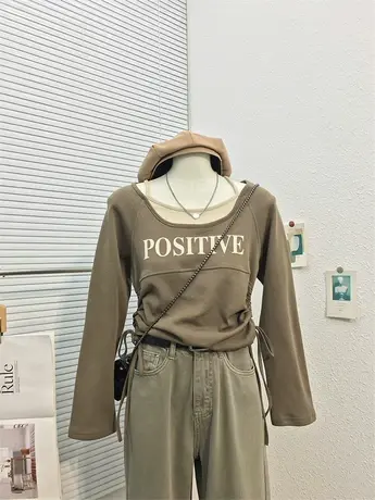 2023秋装新款字母印花假两件长袖T恤女时尚设计感抽绳打底衫上衣图片