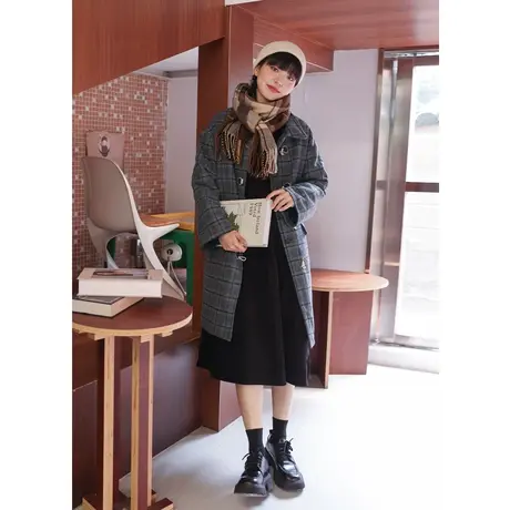 尔给新款学院风日系小个子复古格子毛呢外套女冬短款中长款牛角扣图片