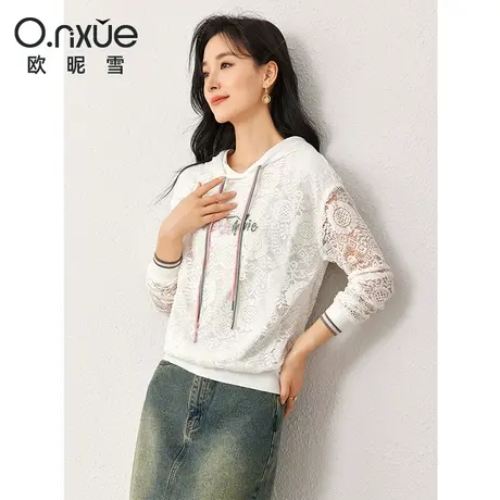 欧昵雪2024春季新款休闲连帽字母绣花蕾丝卫衣女长袖遮肉套头上衣图片