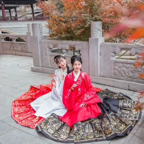 【画堂春】如梦霓裳原创汉服女装明制长袄六米织金加厚马面裙袄裙图片