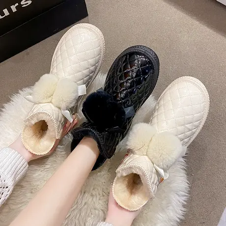 雪地靴女冬2023新款加绒加厚可爱毛球短靴子皮面防水东北大棉鞋子图片