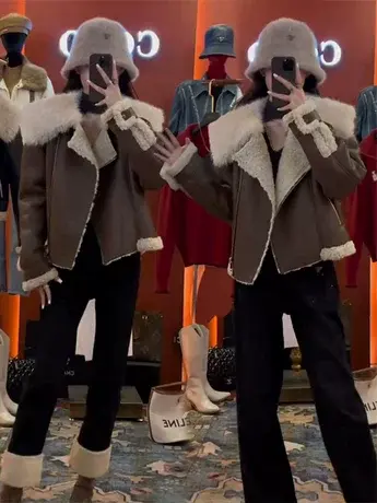 2023冬季款新款爆款高级感超好看短款小众皮毛一体羊羔毛外套女潮图片