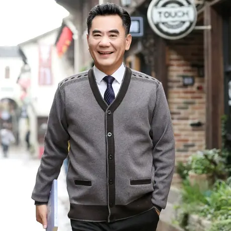 中老年人毛衣男士开衫加厚款爷爷装外套秋冬V领针织对襟扣子外穿图片