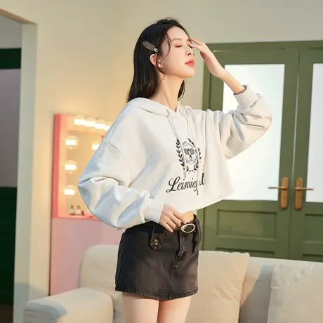 唐狮2024春新款格雷系卫衣女灰色短款连帽卫衣小个子美式印花t恤图片
