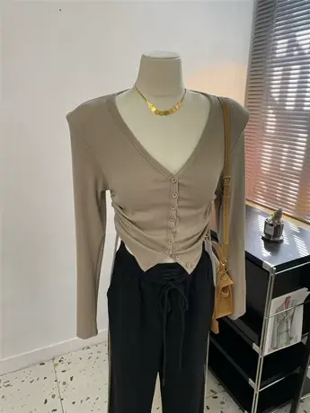 春秋新款百搭垫肩正肩v领两侧抽绳螺纹棉短款开衫女修身T恤短上衣商品大图