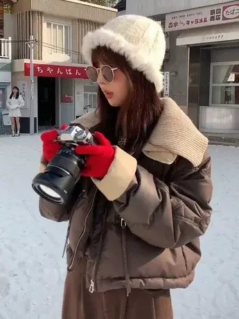 2023年欧货针织翻领短款羽绒服女冬季蛋白皮拼接白鸭绒保暖外套潮商品大图