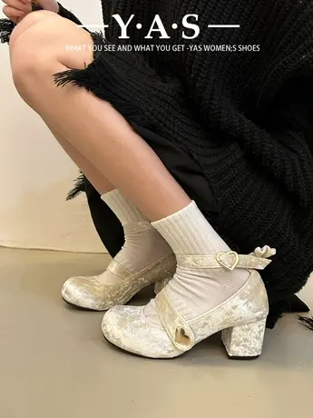 网红白色小个子法式粗跟高跟鞋女2024新款春季一字带复古玛丽珍鞋图片