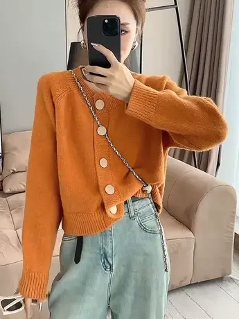 秋季新款韩版温柔风气质纯色金扣毛衣纯色简约短款开衫长袖上衣女商品大图
