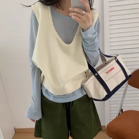 设计感纽扣针织马甲女秋季新款宽松叠穿无袖坎肩纯色毛衣背心外穿商品大图