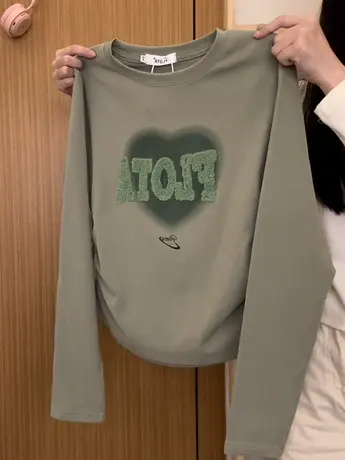 红续植绒字母爱心绿色长袖T恤女日系甜酷风显白内搭上衣秋冬新款图片