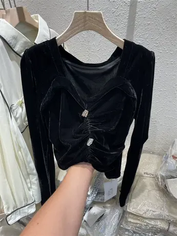 方领金丝绒褶皱纽扣长袖T恤女2023秋新款时尚短款修身打底衫上衣图片