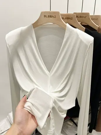 深v领长袖t恤女垫肩上衣早秋2023新款褶皱设计感别致内搭打底衫女商品大图