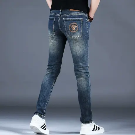 男士秋冬款复古做旧刺绣牛仔裤男款修身小脚裤子2023新款美式高街图片