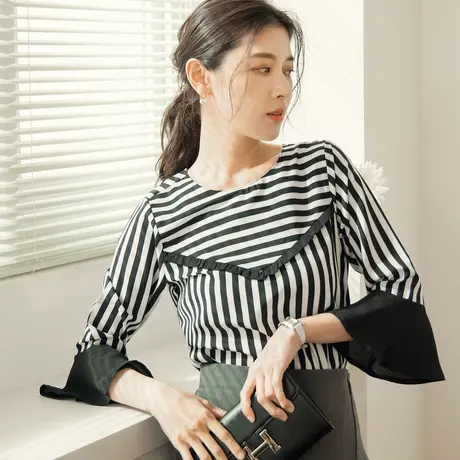桔熊春秋季通勤宽松微透条纹拼接荷叶五分袖上衣女装大码AB16790图片