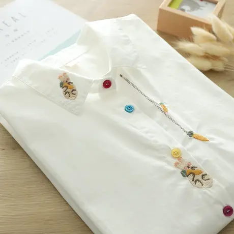 春装文艺小清新卡通刺绣兔子胡萝卜彩扣纯棉白色衬衫女长袖打底衫商品大图
