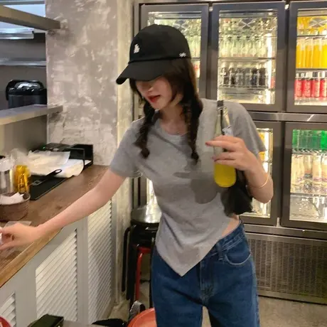 短袖t恤女夏季2023新款衣服韩版设计感小众修身辣妹短款上衣ins潮图片