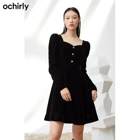 ochirly欧时力 丝绒连衣裙女新款秋装心形领法式小黑裙复古显瘦图片