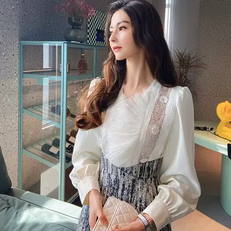 粉红大布娃娃花朵蕾丝拼接白色衬衫高级感V领宽松上衣女2022新款商品大图