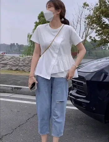 2023夏装新款短袖T恤女设计师款时尚个性褶皱不规则半袖别致上衣图片